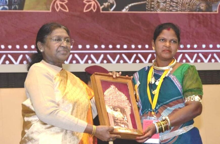 राष्ट्रपति द्रौपदी मुर्मु के हाथों हीराबाई झरेका बघेल राष्ट्रीय हस्तशिल्प पुरस्कार से सम्मानित।
