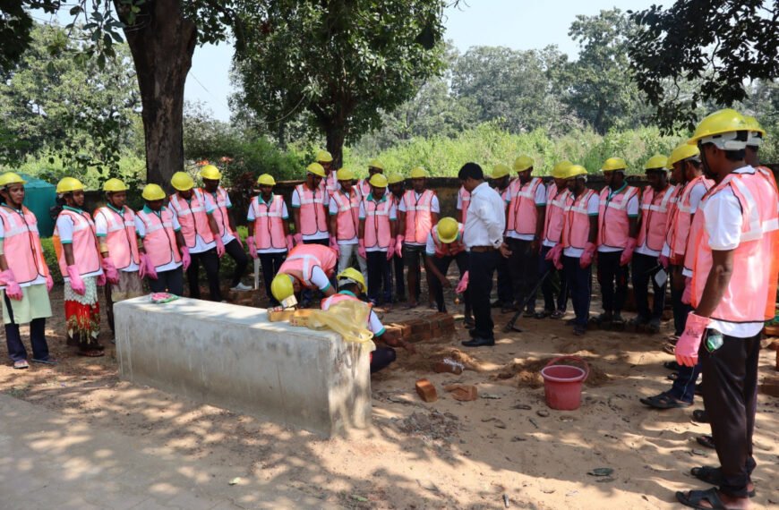 जिन हाथों में कभी बंदूक थीं,वही हाथ अब बनाएँगे गरीबों का आशियाना