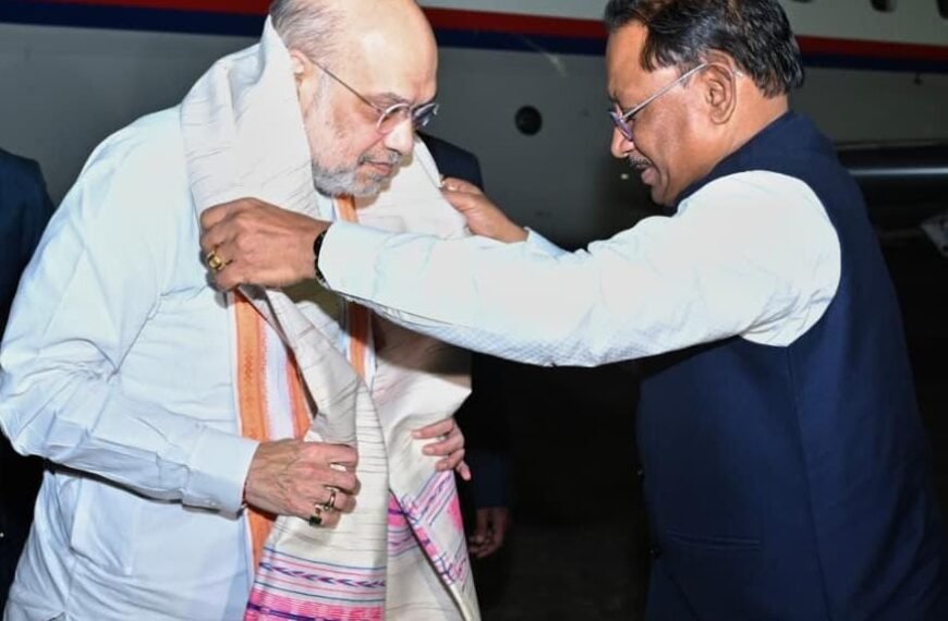 मुख्यमंत्री विष्णु देव साय ने केंद्रीय गृह मंत्री अमित शाह का स्वामी विवेकानंद विमानतल पर किया आत्मीय स्वागत।