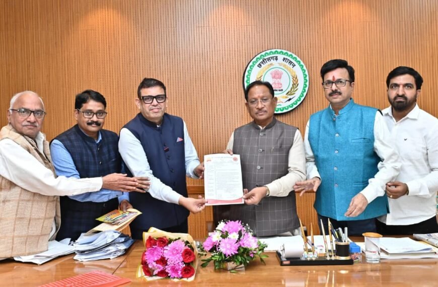 मुख्यमंत्री से CAIT प्रतिनिधियों की सौजन्य मुलाकात, स्वदेशी संकल्प यात्रा में शामिल होने का दिया आमंत्रण।