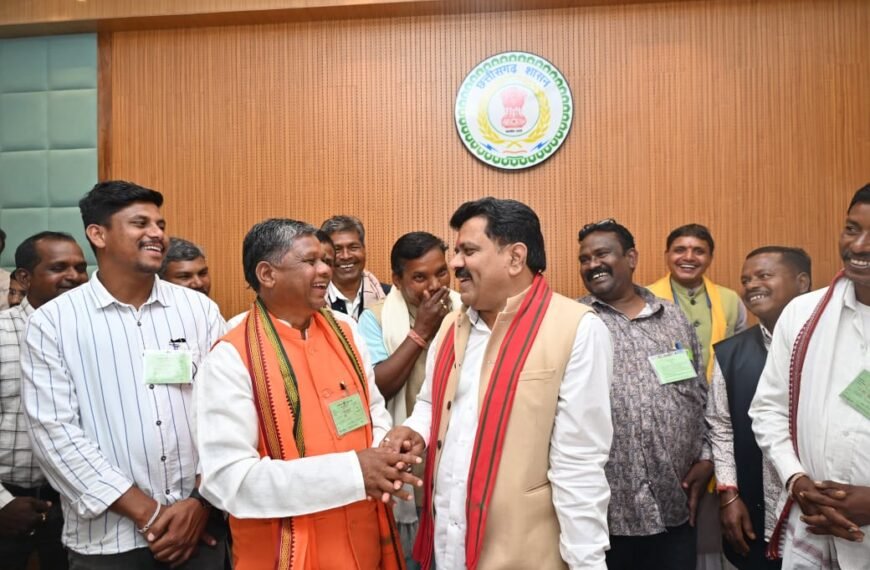 बस्तर संभाग के सरपंचों ने नए विधानसभा भवन में देखी लोकतांत्रिक प्रक्रिया।