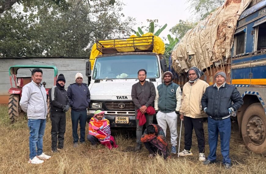 नानगुर में ओडिशा से आ रहे 100 बोरी धान और मिनी ट्रक को किया जब्त।