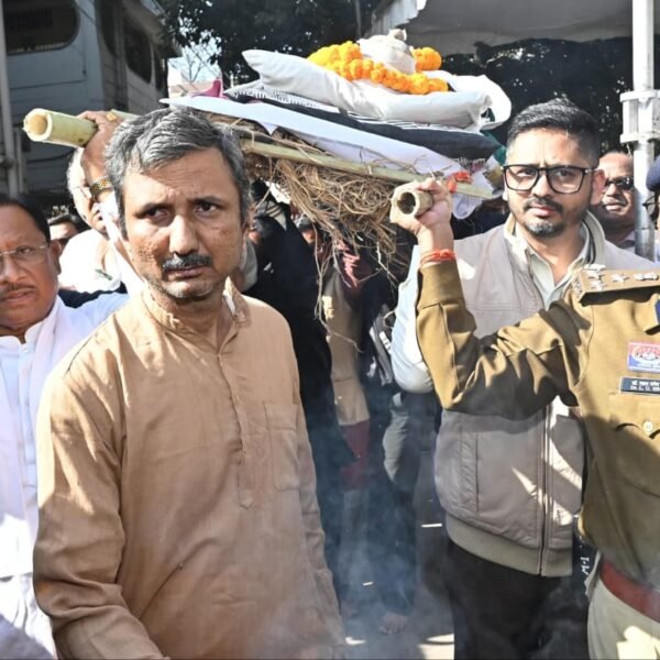 ज्ञानपीठ सम्मानित साहित्यकार विनोद कुमार शुक्ल को मुख्यमंत्री विष्णु देव साय ने दी भावभीनी अंतिम श्रद्धांजलि