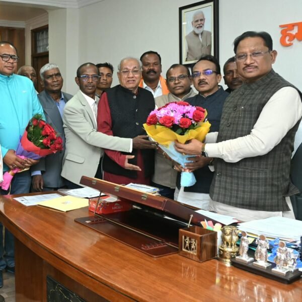 मुख्यमंत्री से अखिल भारतीय राष्ट्रीय महासभा हल्बा हल्बी आदिवासी समाज के प्रतिनिधि मंडल के सदस्यों ने सौजन्य मुलाकात की