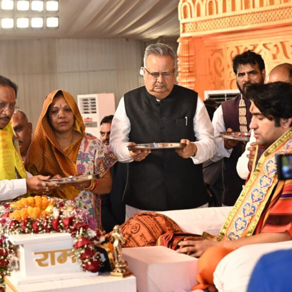 मुख्यमंत्री विष्णुदेव साय दिव्य श्री हनुमंत कथा समारोह में हुए शामिल