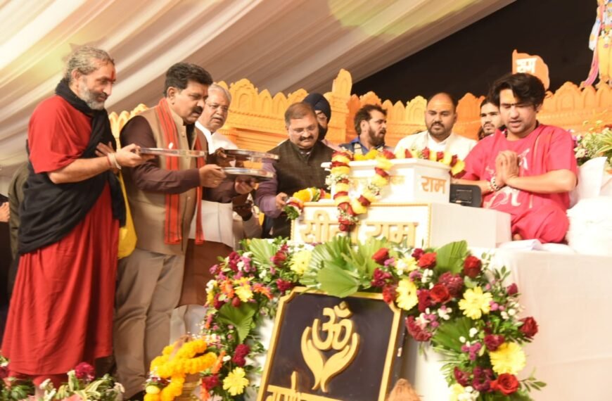 हनुमंत कथा के चौथे दिवस उप मुख्यमंत्री विजय शर्मा हुए शामिल, पं. धीरेंद्र शास्त्री से लिया आशीर्वाद