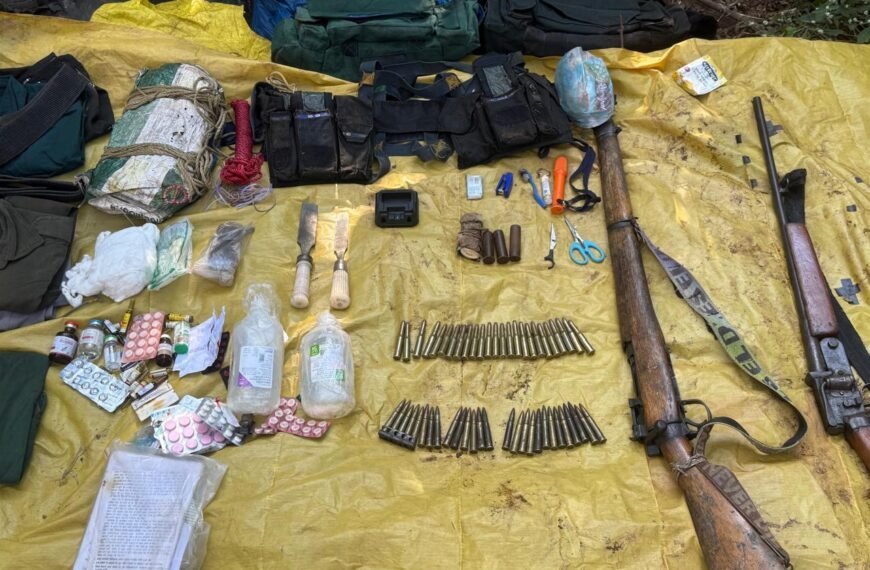 उन्मूलन अभियान को मिली बड़ी सफलता,लमरा जंगल में दो स्थानों से भारी मात्रा में नक्सली डम्प सामग्री बरामद।