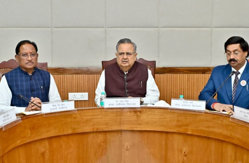 विधानसभा अध्यक्ष डॉ रमन सिंह की अध्यक्षता में आज यहां विधानसभा के समिति कक्ष में कार्य मंत्रणा समिति की बैठक आयोजित की गई