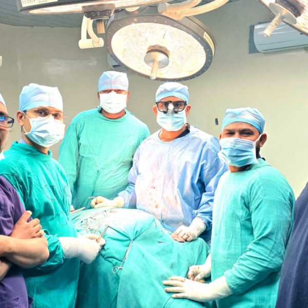 मेकाहारा के हार्ट, चेस्ट एंड वैस्कुलर सर्जरी विभाग में हुई दुर्लभ ‘सर्जरी’, ब्रश करते समय फटी गर्दन की नस, फ़िर डॉक्टरों ने दी नई जिंदगी