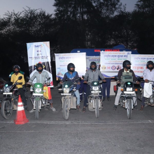 राष्ट्रीय सड़क सुरक्षा माह : रायपुर-बिलासपुर हाइवे पर चलाया गया जागरूकता अभियान