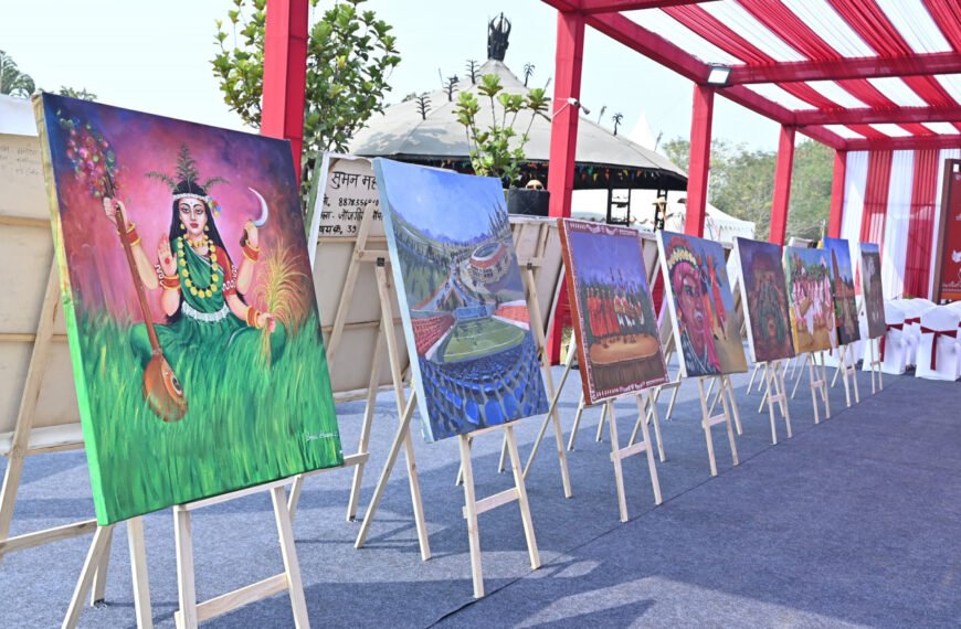 रायपुर साहित्य उत्सव में जितने साहित्य के रंग बिखरे, उतने ही चित्रकला के भी