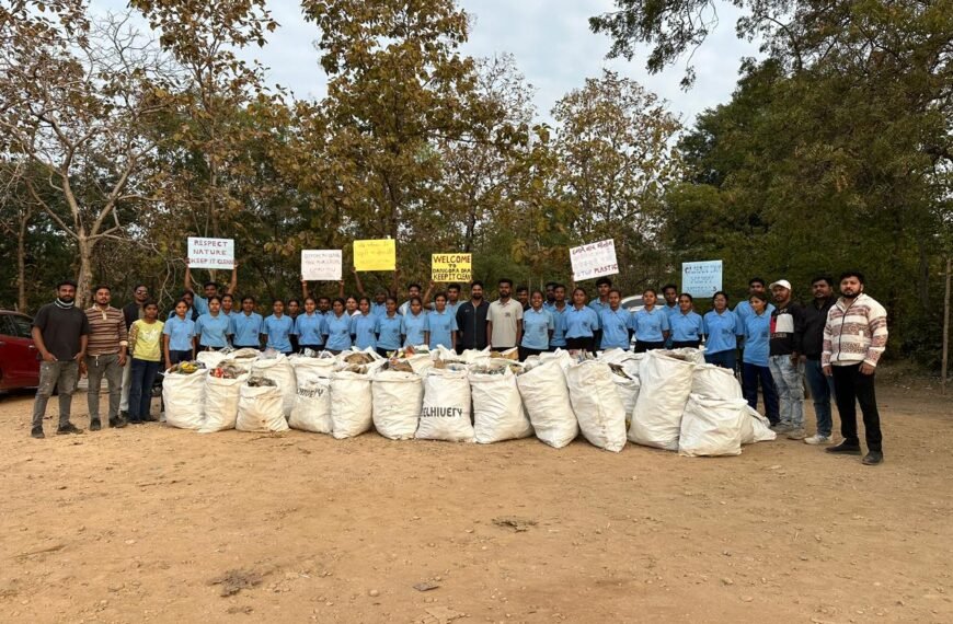 इकोवीरा इंडिया फाउंडेशन द्वारा डंगोरा डैम में चलाया गया व्यापक स्वच्छता अभियान।