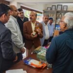 भारतीय कृषि अनुसंधान परिषद के महानिदेशक ने आईजीकेवी उत्पाद विक्रय काउंटर का किया अवलोकन