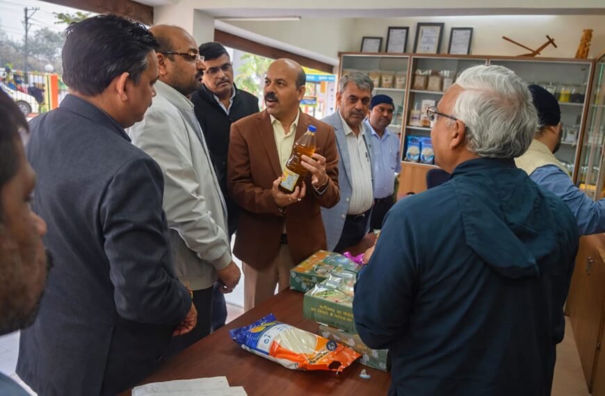 भारतीय कृषि अनुसंधान परिषद के महानिदेशक ने आईजीकेवी उत्पाद विक्रय काउंटर का किया अवलोकन
