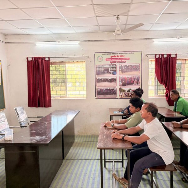 जिन हाथों ने कभी बंदूक थामकर हिंसा को अंजाम दिया, वही प्रशिक्षण लेकर सीख रहे हुनर