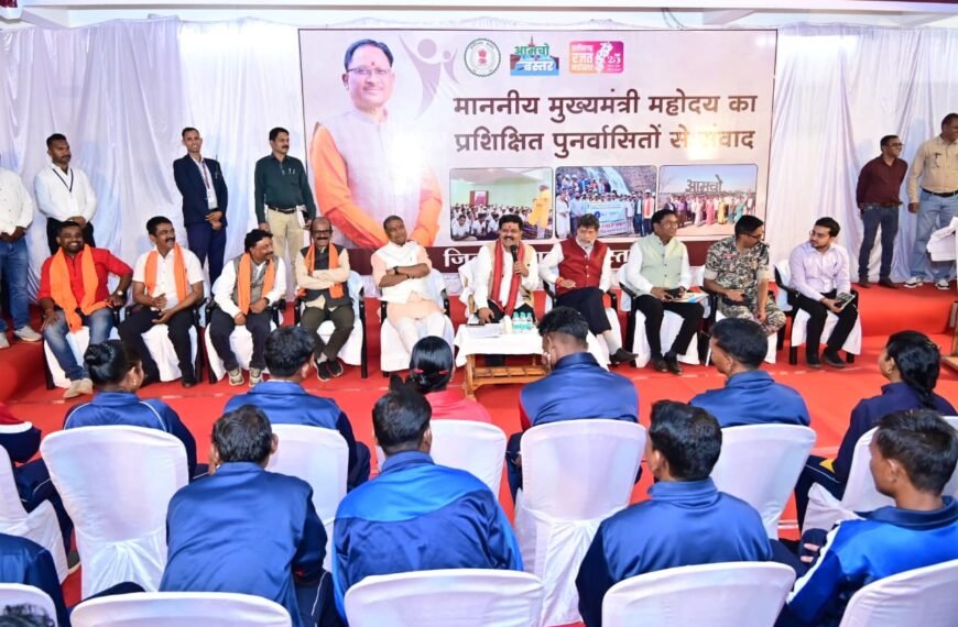 उप मुख्यमंत्री ने 30 पुनर्वासित युवाओं को बांटे टूलकिट और मोबाइल