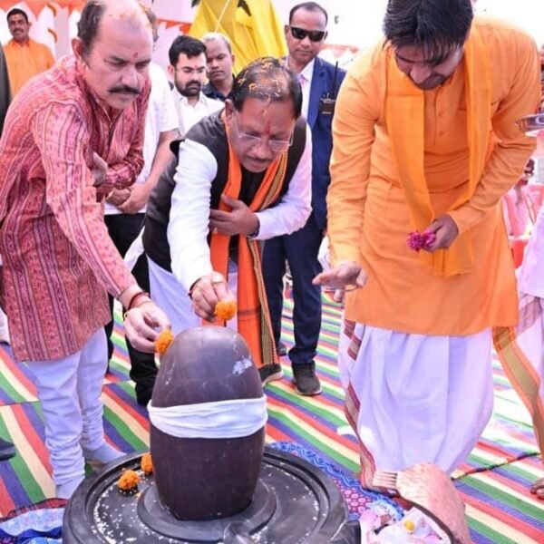 नीलकंठेश्वर महादेव मंदिर के प्राण-प्रतिष्ठा समारोह में मुख्यमंत्री विष्णु देव साय हुए शामिल