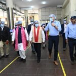 उपमुख्यमंत्री विजय शर्मा एवं वन मंत्री केदार कश्यप ने पशुपालकों एवं बिहान दीदियों के साथ किया आधुनिक डेयरियों का भ्रमण