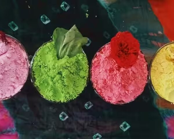 प्राकृतिक संसाधनों का उपयोग कर तैयार कर रही हैं हर्बल गुलाल बिहान दीदियां