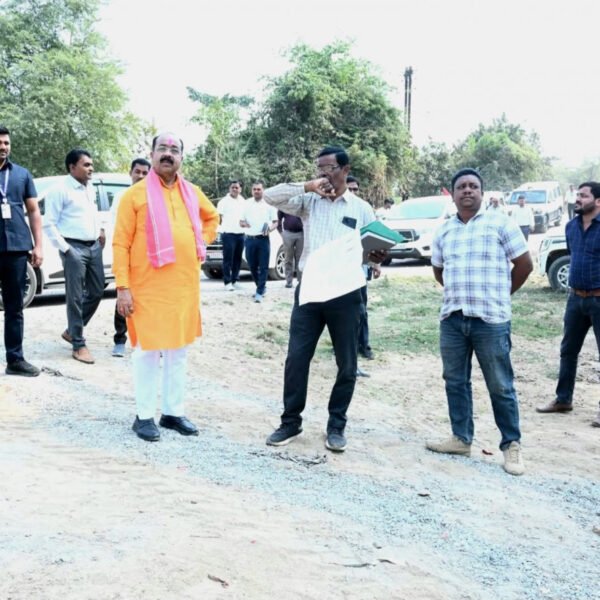 उप मुख्यमंत्री अरुण साव ने निर्माणाधीन पुल के कार्य का किया औचक निरीक्षण