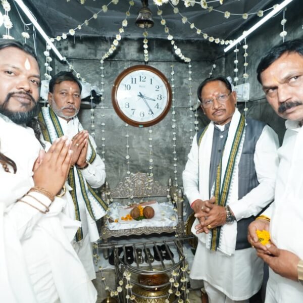 मुख्यमंत्री विष्णु देव साय गिरौदपुरी में संत समागम एवं गुरुदर्शन मेले में  हुए शामिल