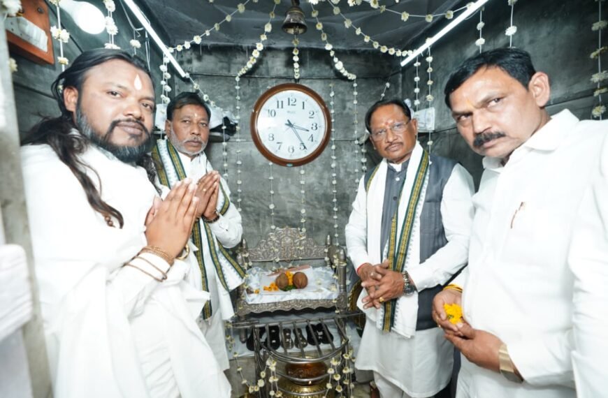 मुख्यमंत्री विष्णु देव साय गिरौदपुरी में संत समागम एवं गुरुदर्शन मेले में  हुए शामिल