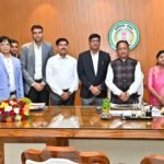 मुख्यमंत्री से राज्य प्रशासनिक सेवा से भारतीय प्रशासनिक सेवा में नियुक्त हुए अधिकारियों ने की सौजन्य भेंट