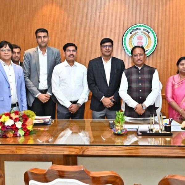 मुख्यमंत्री से राज्य प्रशासनिक सेवा से भारतीय प्रशासनिक सेवा में नियुक्त हुए अधिकारियों ने की सौजन्य भेंट