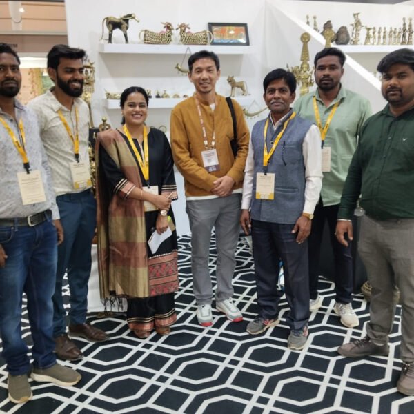 आईएचजीएफ फेयर 2026 में छत्तीसगढ़ी शिल्प की गूंज, कोंडागांव के कलाकारों ने बिखेरा हुनर का जादू