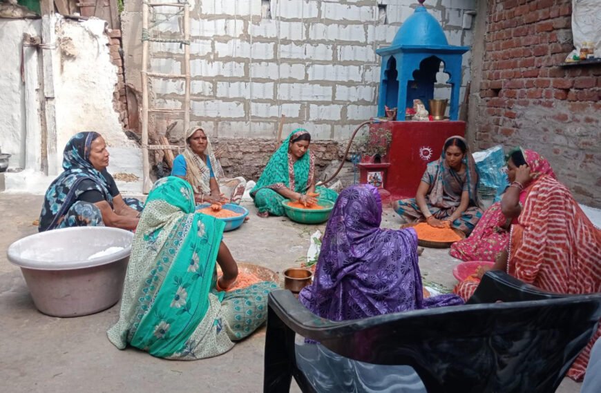 हर्बल गुलाल से और भी रंगीली होगी होली,विभिन्न रंगों और आकर्षक पैकेजिंग के साथ समूह द्वारा निर्मित हर्बल गुलाल