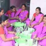 इस बार प्राकृतिक रंगों से रंगीन होगी होली : स्व सहायता समूह की महिलाएं कर रही है प्राकृतिक गुलाल का निर्माण