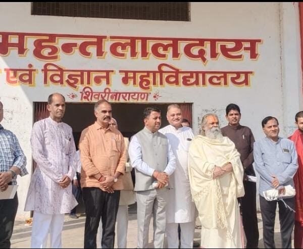 कुलपति हुए शामिल आशीर्वाद समारोह में।