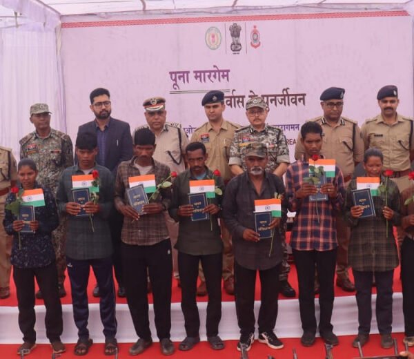 महासमुंद में बरगढ़-बलांगीर-महासमुंद डिवीजन के 15 माओवादियों का पुनर्वास, उपमुख्यमंत्री विजय शर्मा ने किया स्वागत