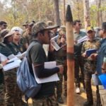 प्रशिक्षु आईएफएस अधिकारियों ने लघु वनोपजों से उत्पाद बनाने की प्रक्रिया देखी