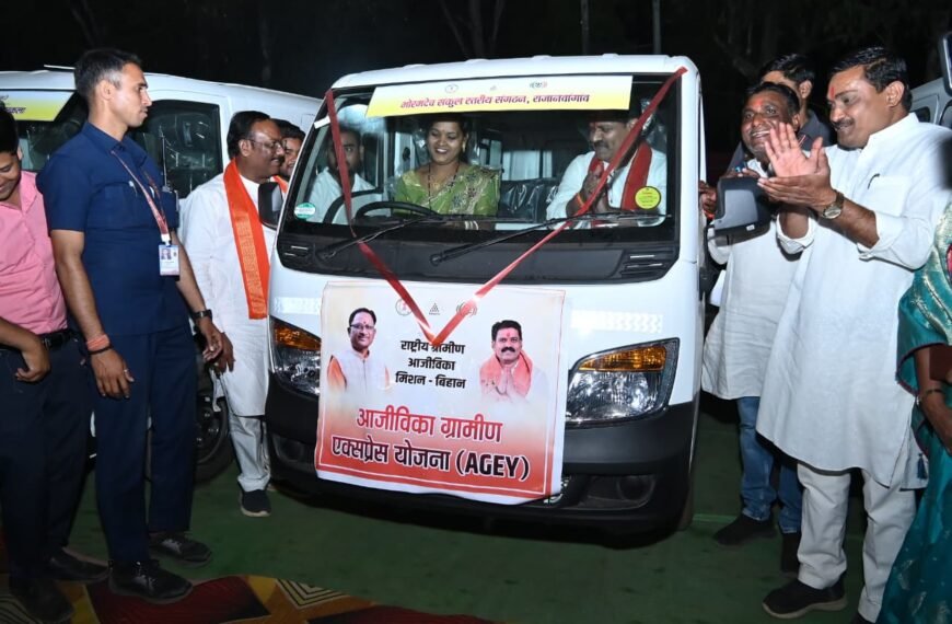 कबीरधाम में ‘दीदियों’ ने संभाली स्टीयरिंग, उपमुख्यमंत्री बने पैसेंजर