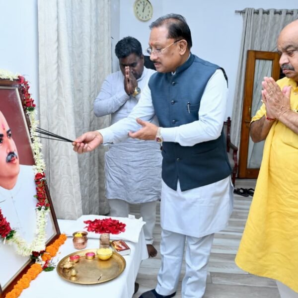 मुख्यमंत्री विष्णुदेव साय ने डॉ. श्यामा प्रसाद मुखर्जी की 125वीं जयंती पर उन्हें किया नमन