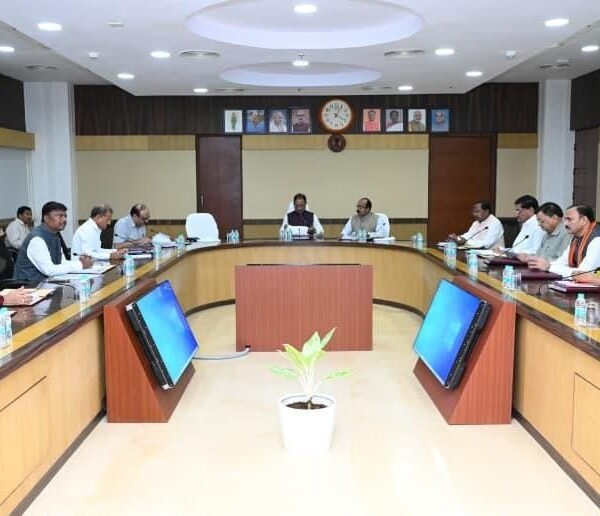 मुख्यमंत्री विष्णु देव साय की अध्यक्षता में आज मंत्रालय, महानदी भवन में मंत्री परिषद की बैठक प्रारम्भ